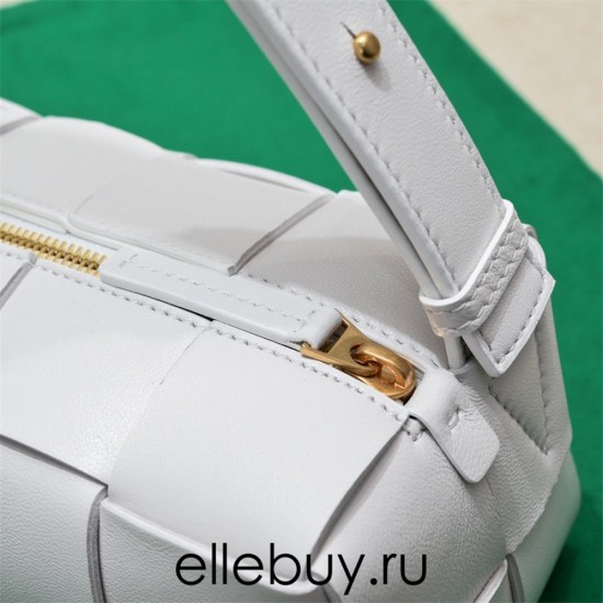 BOTTEGA VENETA BRICK CASSETTE Small 23.5 White All Leather Style: 9305 Size: 23.5x10x10cm Full Leather