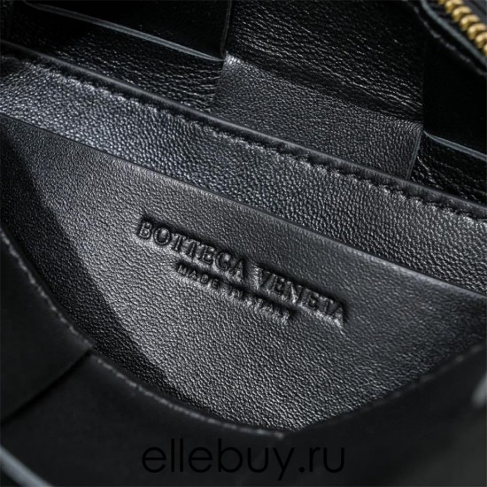 BOTTEGA VENETA BRICK CASSETTE Small 23.5 Black All Leather Style: 9305 Size: 23.5x10x10cm Full Leather