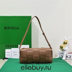 BOTTEGA VENETA BRICK CASSETTE Small 23.5 Brown All Leather Style: 9305 Size: 23.5x10x10cm Full Leather