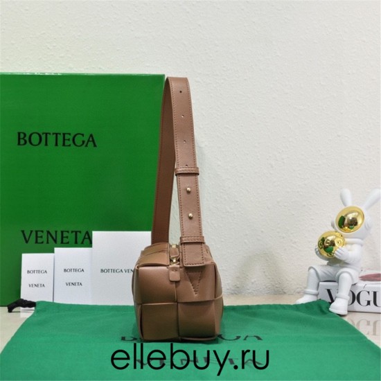 BOTTEGA VENETA BRICK CASSETTE Small 23.5 Brown All Leather Style: 9305 Size: 23.5x10x10cm Full Leather