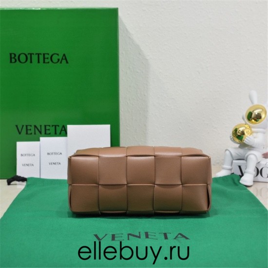 BOTTEGA VENETA BRICK CASSETTE Small 23.5 Brown All Leather Style: 9305 Size: 23.5x10x10cm Full Leather