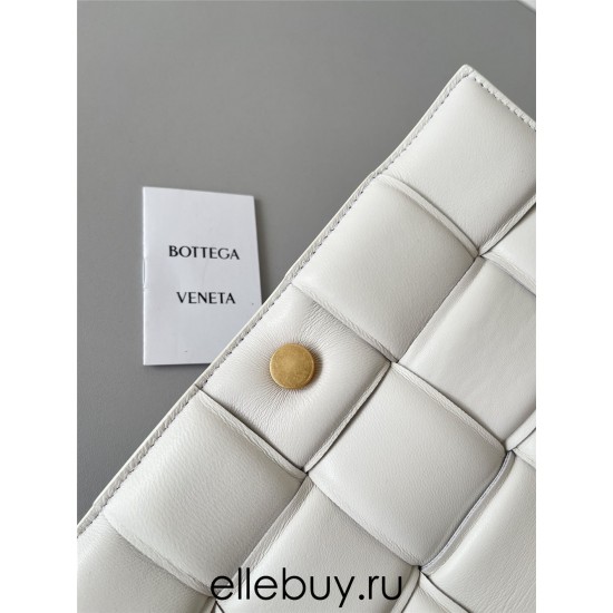 BOTTEGA VENETA Cassette Chain Padded Cassette White Gold Buckle Medium 26 Size: 26x18x6cm Full Leather