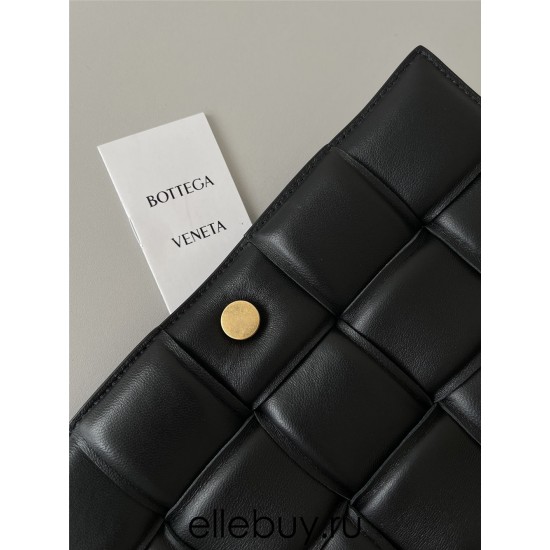 BOTTEGA VENETA Cassette Chain Padded Cassette Black Gold Buckle Medium 26 Size: 26x18x6cm Full Leather