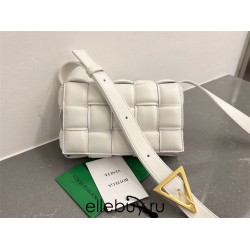 BOTTEGA VENETA Cassette 19 Medium White 19x12x5cm Full Leather