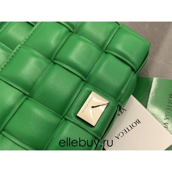 BOTTEGA VENETA Cassette 19 Medium Green 19x12x5cm Full Leather