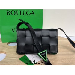 BOTTEGA VENETA Cassette 23 Medium Black Green Clasp 23x15x5cm Full Leather