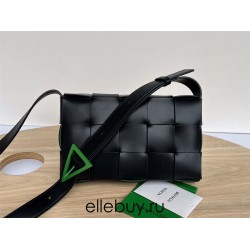 BOTTEGA VENETA Cassette 23 Medium Black Green Clasp 23x15x5cm Full Leather