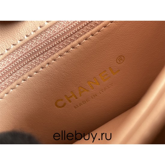 Chanel 23S Trendy CC in medium size 25, light pink, lambskin, light gold-tone hardware, Hass Factory leather, 17x25x12cm