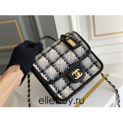 Chanel 22K Flap Bag for Autumn/Winter, Messenger Bag in Woolen Fabric, Gray, Gold Hardware, Dimensions: 17x21x6cm.