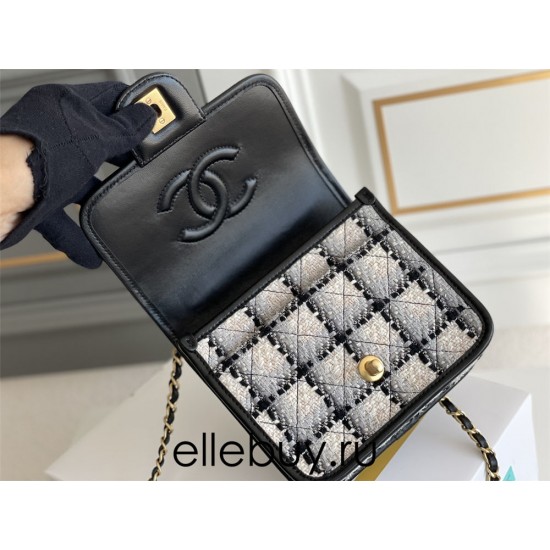 Chanel 22K Flap Bag for Autumn/Winter, Messenger Bag in Woolen Fabric, Gray, Gold Hardware, Dimensions: 17x21x6cm.