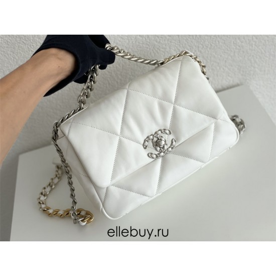 Chanel 19 Bag 22S in White with Silver Hardware, Small 26, Lambskin Leather, Hass Factory Leather, 26x16x9cm.