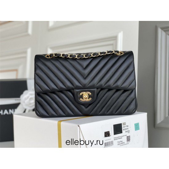 Chanel Classic Flap Bag in Medium 25, Black with Gold Hardware, Lambskin Leather, Hass Factory Leather, 25x16x7cm.