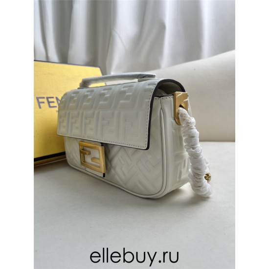 Fendi Baguette Medium 24 Chain White All Leather Gold Buckle 24x14.5x7cm 7001