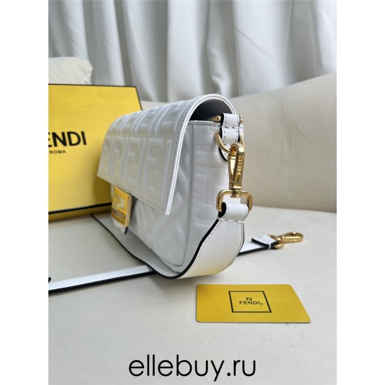 Fendi Baguette Medium 27 Chain White All Leather Gold Hardware 27x15x6cm 211