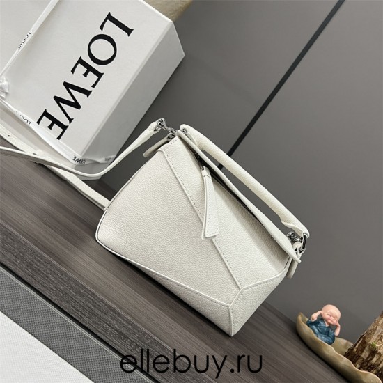 Loewe Puzzle White Small 18 Model: L062312, L10173 Size: 18x12.5x8cm