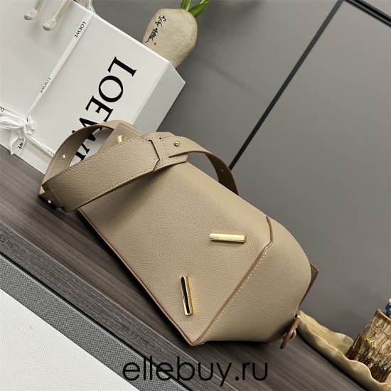 Loewe Puzzle Light Yellow Large 29 Model: L062329, L10171 Size: 29x19.5x14cm