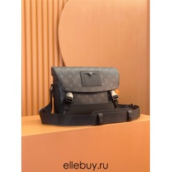 Louis Vuitton Discovery Messenger PM Voyager in Monogram Eclipse Black (M40511): 33.0x22.5x11.0 cm