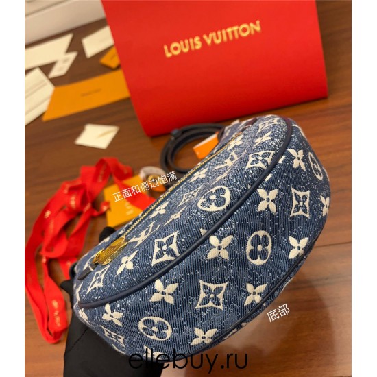 Louis Vuitton LOOP Handbag (M81166) Loop Crescent Bag 2022 Cruise Early Spring Show, Size: 23x13x6cm