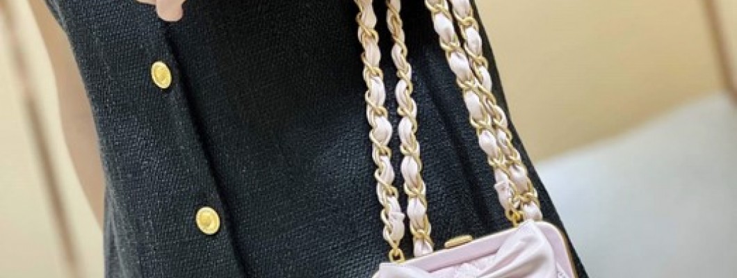 Ellebag super fake Chanel Clutch With Chain AP4028: A Masterpiece of Elegance and Craftsmanship(2024 Dec Updated)