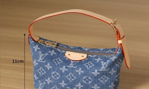 Ellebag’s 1:1 Replica of Louis Vuitton M82949 Hills Pochette: The Art of Denim Craftsmanship(2024 Dec Updated)