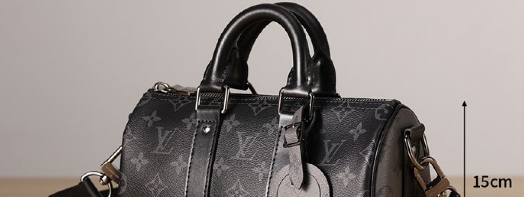 Ellebag’s 1:1 Replica of Louis Vuitton M46271 Keepall Bandoulière 25 – Mastering the Monogram Eclipse Reverse Canvas(2024 Dec Updated)