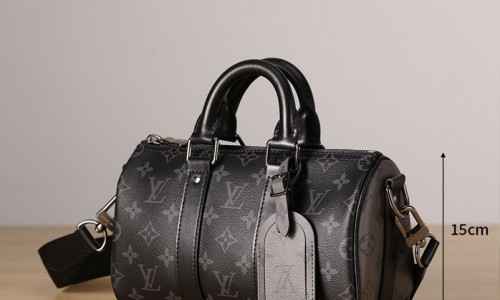 Ellebag’s 1:1 Replica of Louis Vuitton M46271 Keepall Bandoulière 25 – Mastering the Monogram Eclipse Reverse Canvas(2024 Dec Updated)