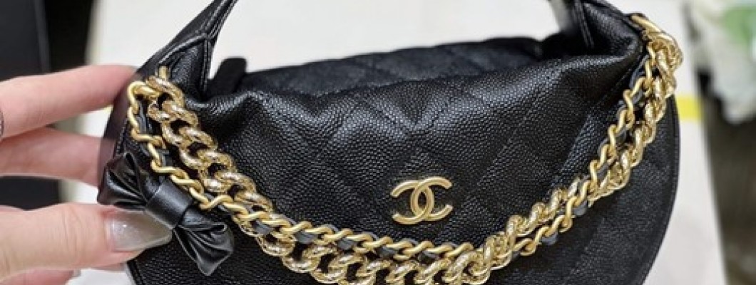 Ellebag super replica Chanel Pouch AP3943: A Compact Luxury Masterpiece(2024 Dec Updated)