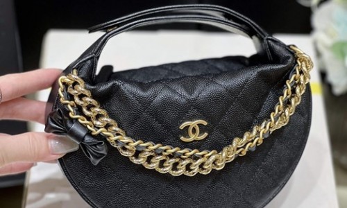 Ellebag super replica Chanel Pouch AP3943: A Compact Luxury Masterpiece(2024 Dec Updated)