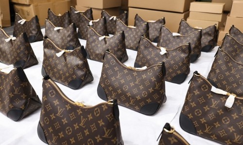 Ellebag’s 1:1 Replica of Louis Vuitton M45831 – The Iconic Monogram Bag Crafted with Authentic Materials(2024 Dec Updated)