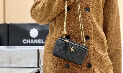 Ellebag's Masterful Recreation of the Chanel AP3204 Black Caviar Leather Vanity Case(2025 Jan Updated)