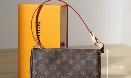 Ellebag's Precision Replica: The Louis Vuitton M40712 Pochette Accessoires(2024 Dec Updated)