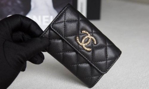 Ellebag’s Masterful 1:1 Replica of the Chanel 24S Double C Logo Wallet: Luxury, Precision, and Craftsmanship(2024 Dec Updated)