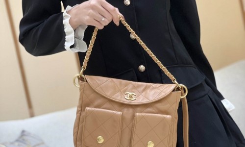 Ellebag's Exquisite Replica of the Chanel 24P Hobo Bag: A 24cm Masterpiece with Pearl Chain and Champagne Gold Hardware(2024 Dec Updated)