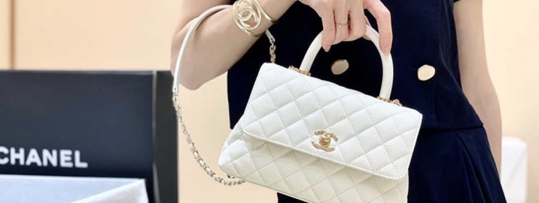 Ellebag's Exquisite Replica: The White Caviar Leather Chanel Coco Handle 22P with Champagne Gold Hardware(2024 Dec Updated)