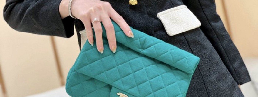 Ellebag's Exquisite Replica: The Blue Fabric Chanel Clutch with Champagne Gold Hardware(2024 Dec Updated)