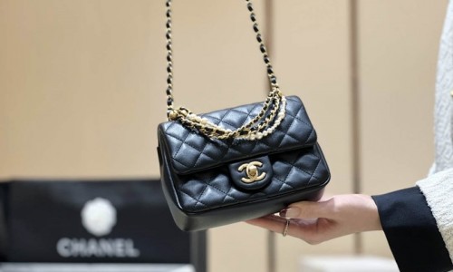 Ellebag's Exquisite Replica of the Chanel Mini Flap Bag with Pearl Chain: A 17cm Light Beige Lambskin Masterpiece(2024 Dec Updated)