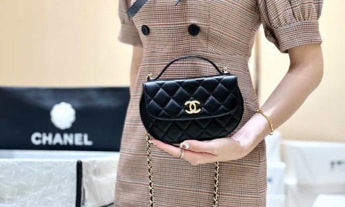 Ellebag's Exquisite Replica: The Black Lambskin Chanel 23A AP3367 with Gold Hardware(2024 Dec Updated)