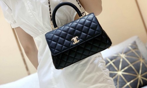 Ellebag's Exquisite Replica: The Black Caviar Leather Chanel Coco Handle 22P with Champagne Gold Hardware(2024 Dec Updated)