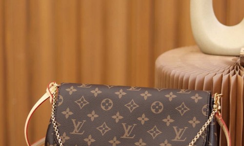 Ellebag’s 1:1 Replica of Louis Vuitton M40718 Favorite Bag: A Masterpiece in Craftsmanship(2025 Jan Updated)