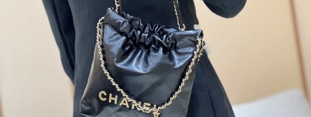 Ellebag's Masterful Recreation of the Chanel 22 Mini Bag in Black Lambskin with Gold Hardware(2024 Dec Updated)