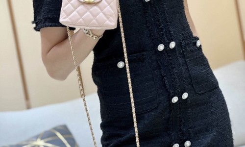 Ellebag's Exquisite Replica: The Pink Lambskin Chanel Kelly-Style Clutch with Chain(2024 Dec Updated)