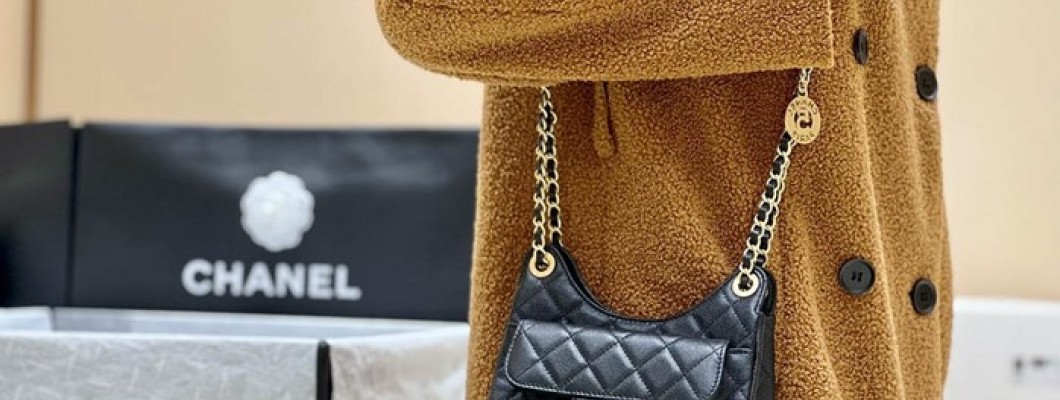 Ellebag's Exquisite Replica: The Black Caviar Leather Chanel Small Hobo Bag with Gold Hardware(2024 Dec Updated)