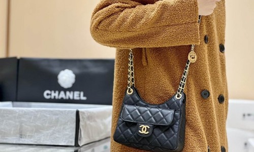 Ellebag's Exquisite Replica: The Black Caviar Leather Chanel Small Hobo Bag with Gold Hardware(2024 Dec Updated)