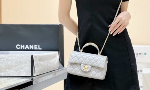 Ellebag's Masterful Recreation of the Chanel AS2431 Sky Blue Lambskin Mini Flap Bag with Top Handle(2025 Jan Updated)