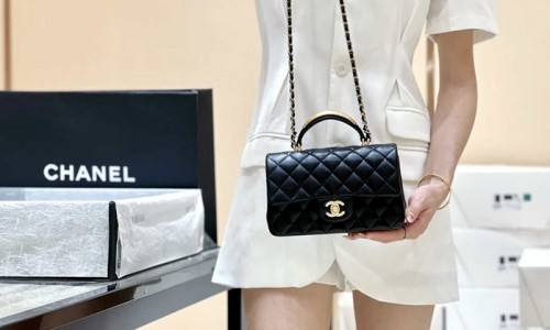 Ellebag's Masterful Recreation of the Chanel AS2431 Black Lambskin Mini Flap Bag with Top Handle(2025 Jan Updated)