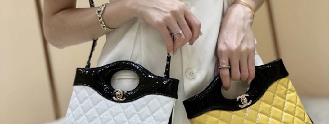 Ellebag's Masterful Recreation of the Chanel 31 Mini Shopping Bag (AS4133) in White and Black Lambskin(2025 Jan Updated)