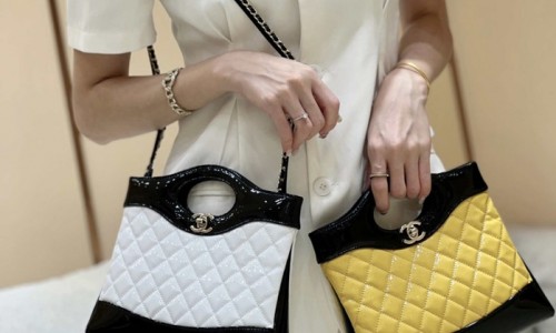 Ellebag's Masterful Recreation of the Chanel 31 Mini Shopping Bag (AS4133) in White and Black Lambskin(2025 Jan Updated)