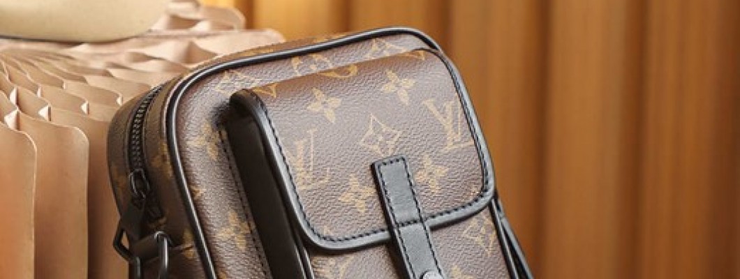 Ellebag’s 1:1 Replica of Louis Vuitton Christopher Camera Bag M69404: A Blend of Vintage Charm and Modern Craftsmanship(2024 Dec Updated)