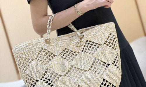 A Statement of Artisanal Elegance: Ellebag super fake Chanel Small Tote Raffia 2024