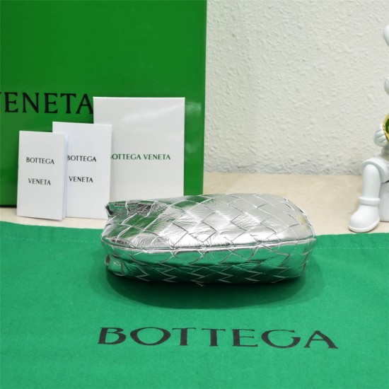 BOTTEGA VENETA Jodie Super Mini 17 Silver Style: 6699-0# Size: 17x16x6.5cm Full Leather